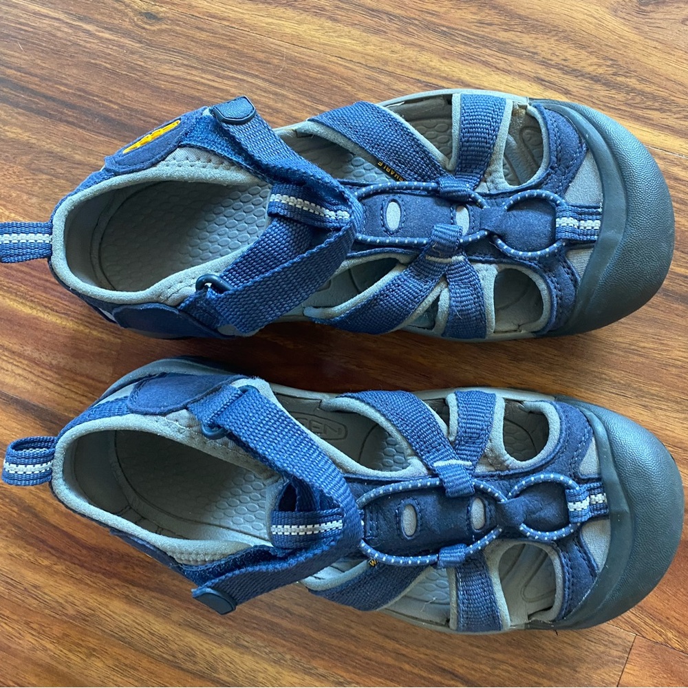 NWOT Keens sandals